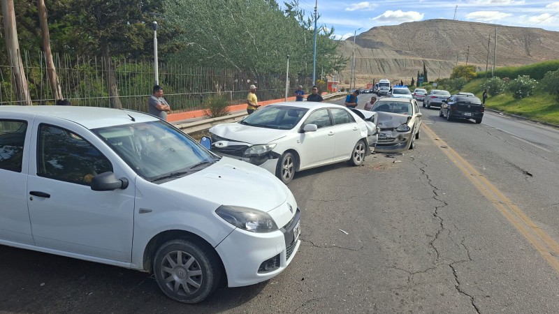 Choque en cadena y en hora pico generó demoras en el tránsito