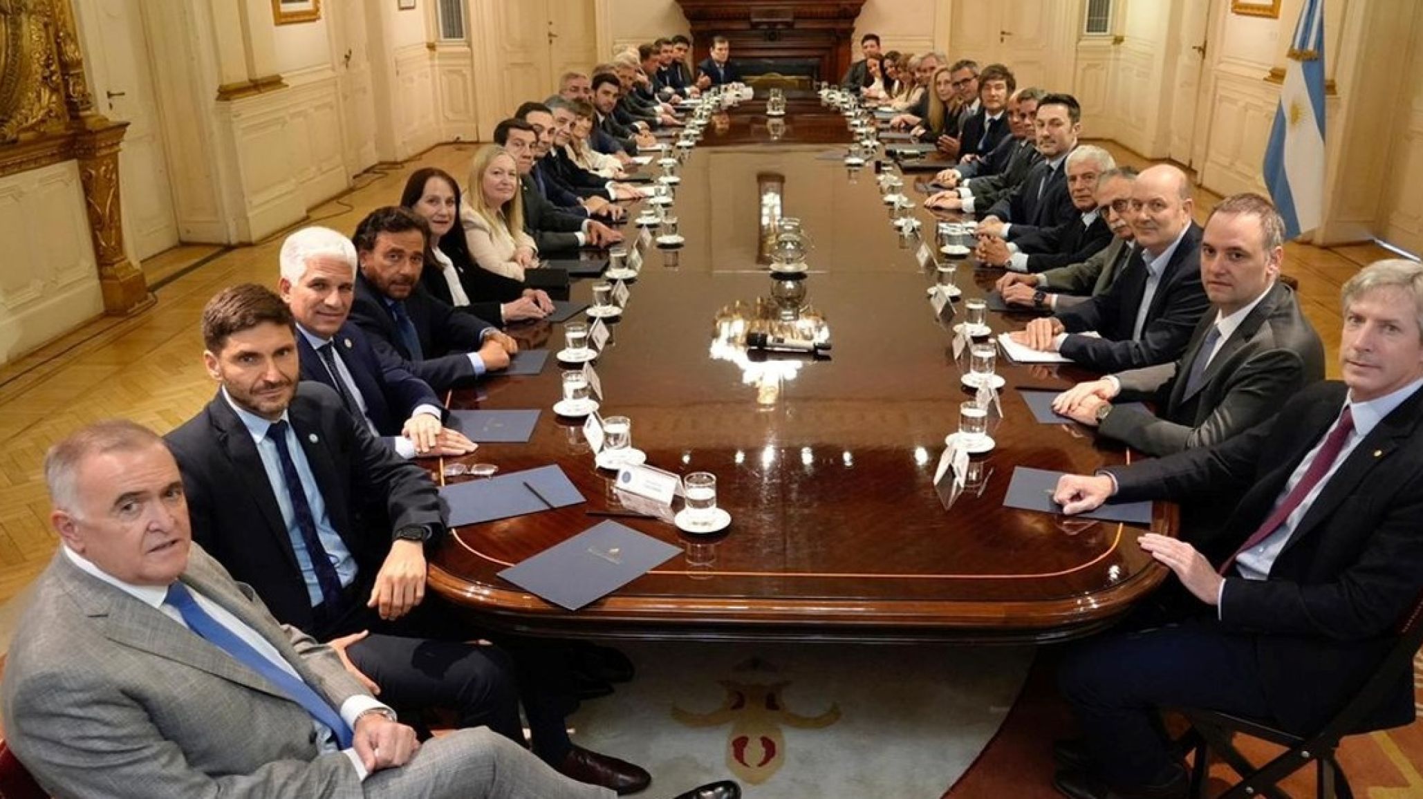 El Gobierno avisa: habrá corte de fondos y trabas para endeudarse si las provincias no frenan el gasto