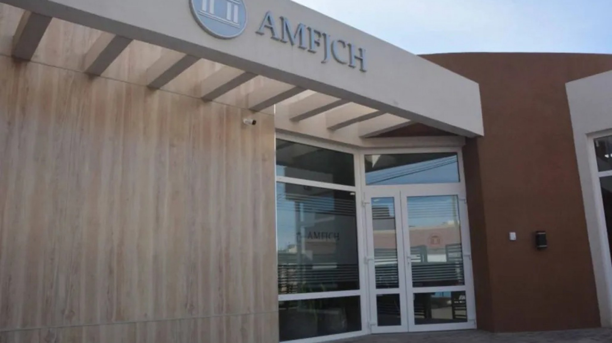 Preocupación por la interrupción de servicios médicos y de farmacia en la provincia