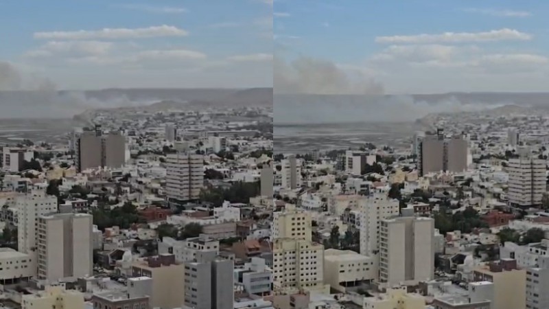 Un incendio en el viejo basural de Comodoro visible desde varios kilómetros