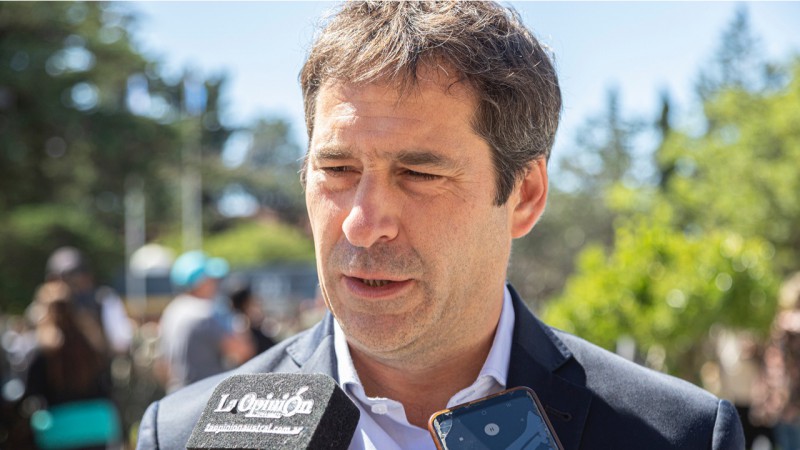 Luque cuestionó la salida de YPF de Comodoro y pidió que el Día del Petróleo sea un punto de inflexión