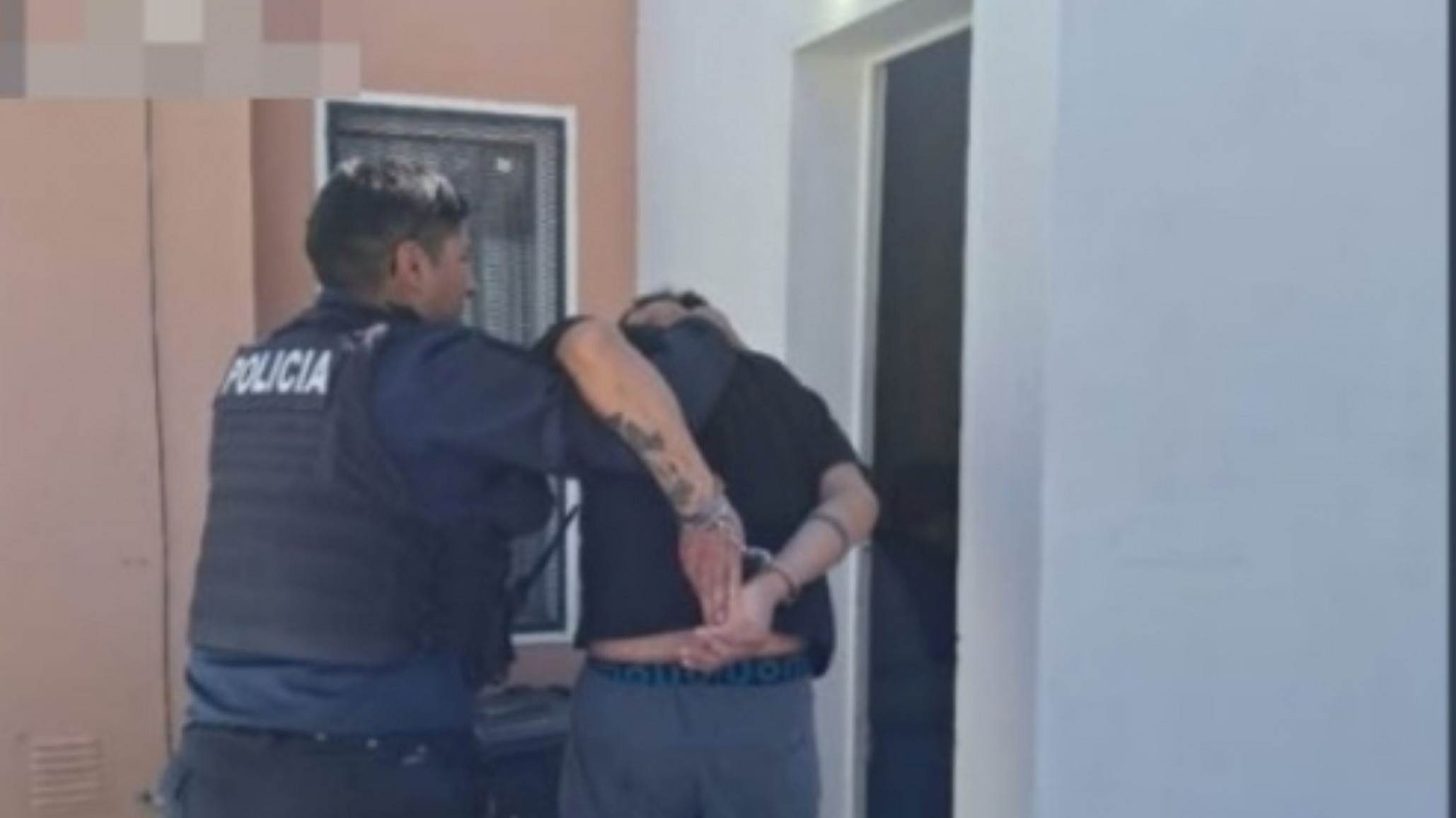 Quiso escapar con una PlayStation y cuatro joysticks, pero la Policía lo atrapó en Km 14