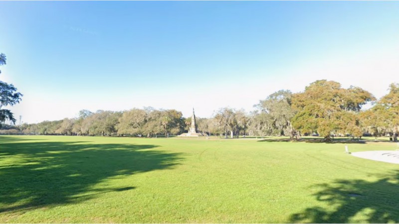 Brutal agresión con ácido en un parque: una mujer sufrió quemaduras graves