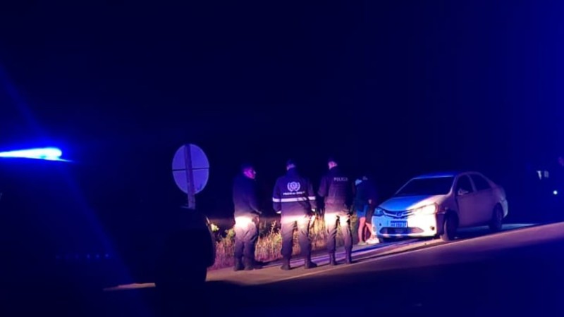 Tres detenidos en Ruta 40: intentaban escapar con un aire acondicionado y un bidet en el auto