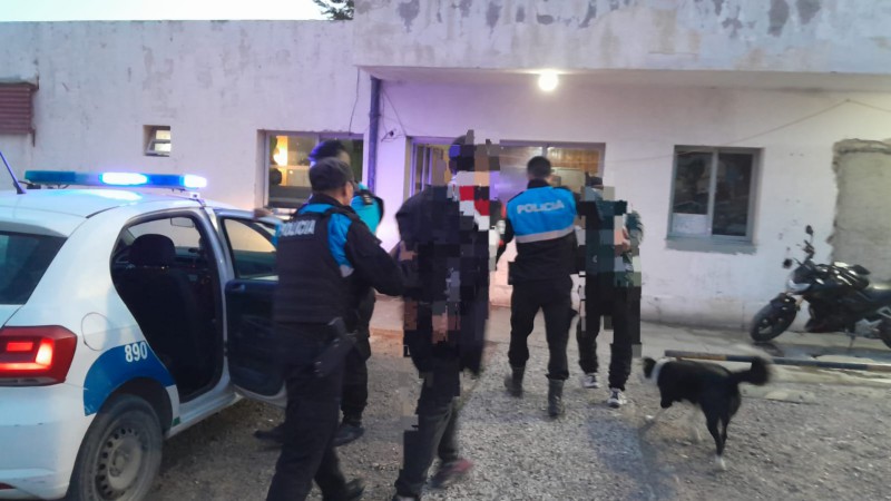 Disparos y amenazas con arma de fuego: tres detenidos