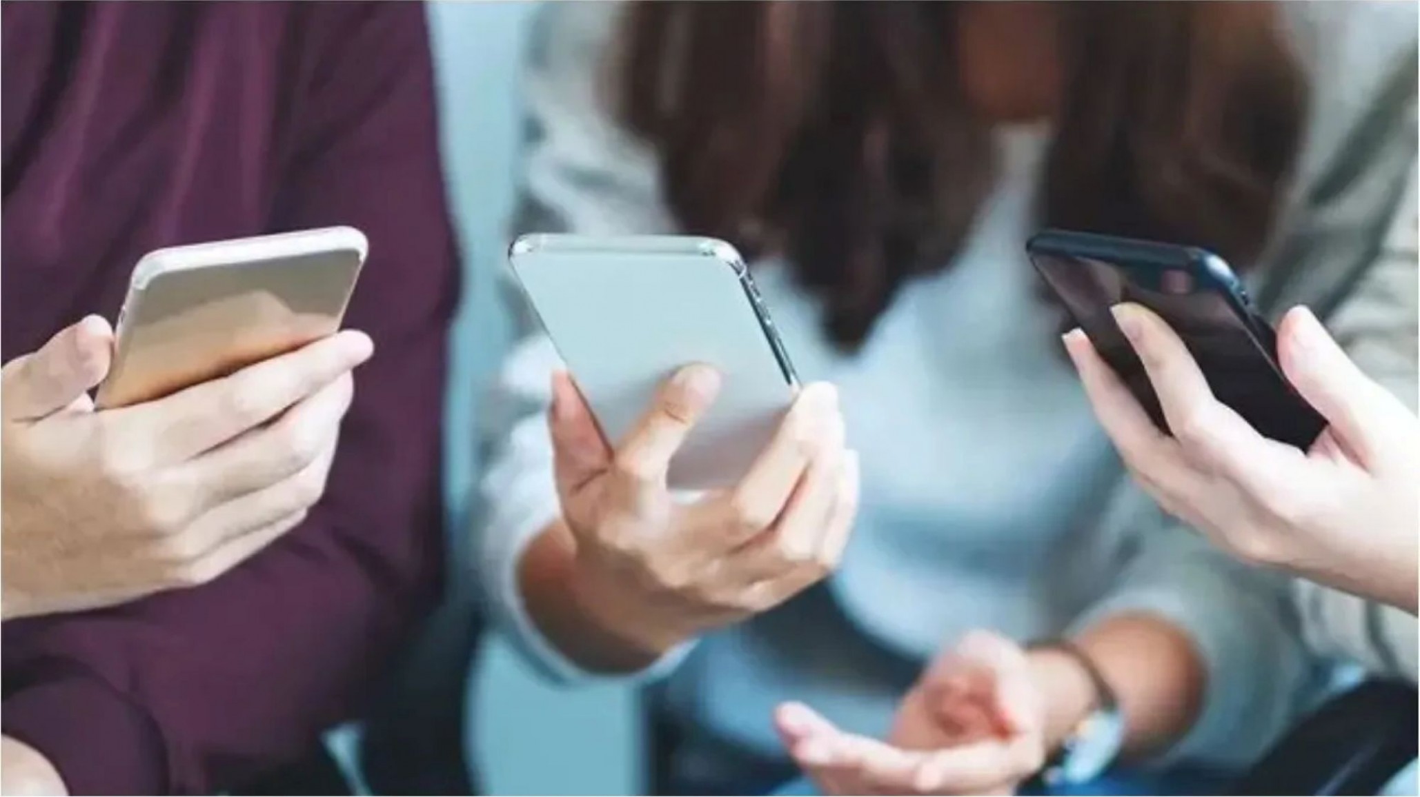 Intentó comprar un celular y descubrió material de abuso sexual infantil: aparecían también fotos de su hija