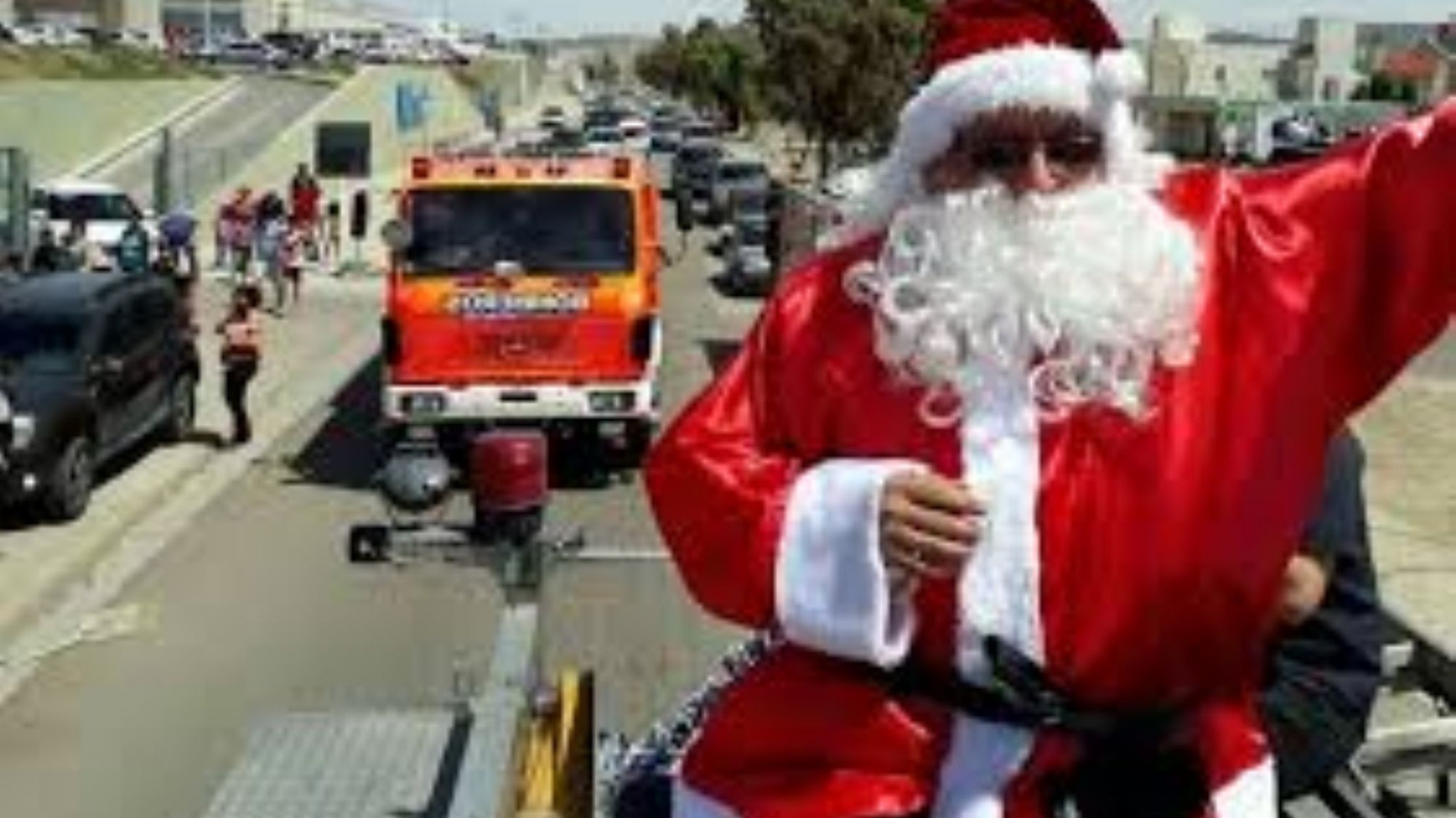 Papá Noel recorrerá Comodoro Rivadavia junto a los Bomberos Voluntarios: cronograma completo por cuartel