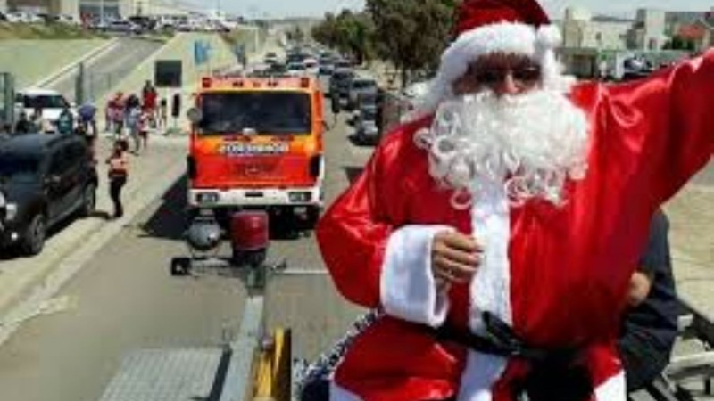 Papá Noel recorrerá Comodoro Rivadavia junto a los Bomberos Voluntarios: cronograma completo por cuartel