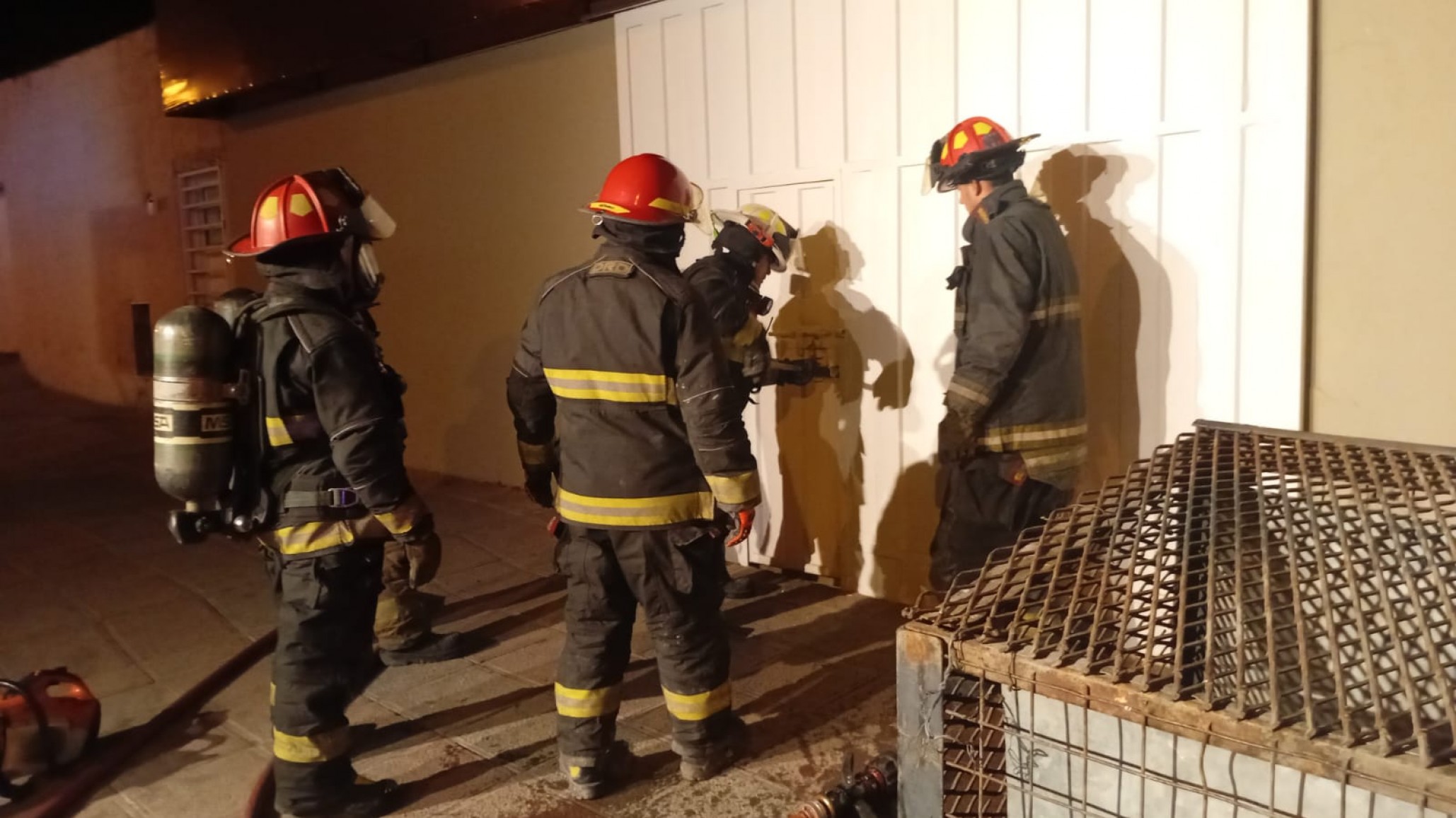 Un horno encendido provocó un incendio en una rotisería