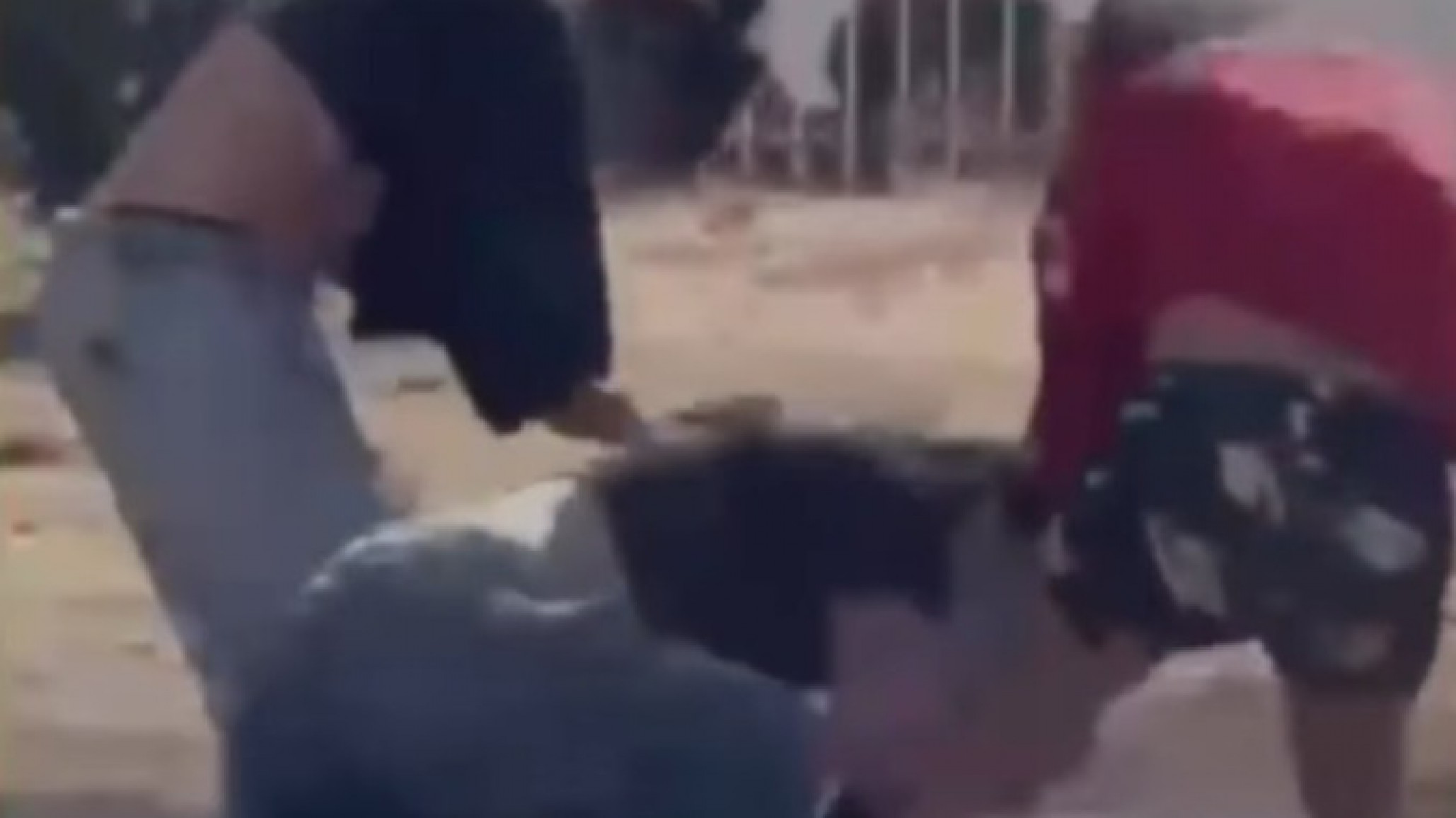 Brutal agresión entre menores en el centro de Comodoro: la golpearon en el piso y se llevaron un mechón de pelo