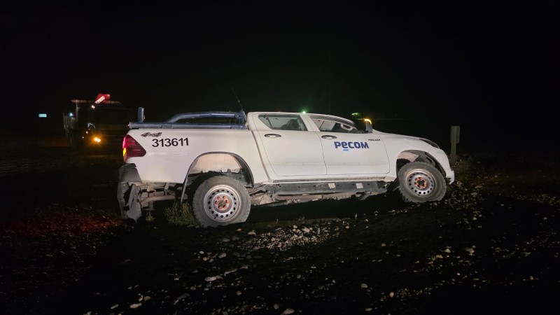 No vio una alcantarilla por la falta de luz y se despistó