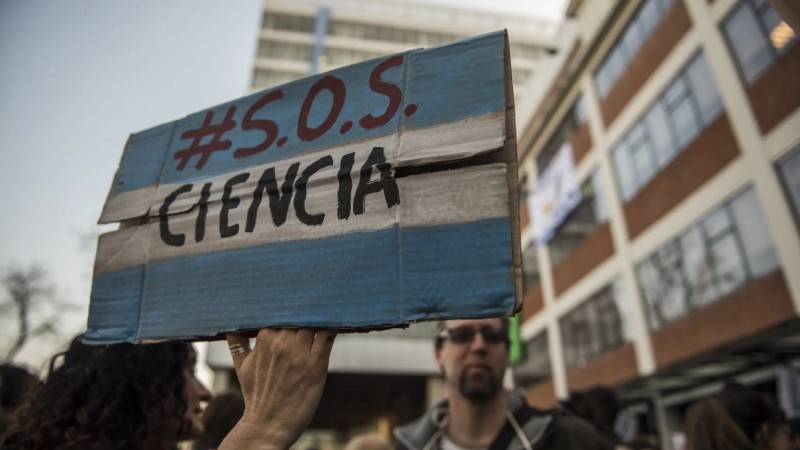 Alerta por el recorte a la ciencia: advierten que Argentina podría quedar sin financiamiento científico en 2026