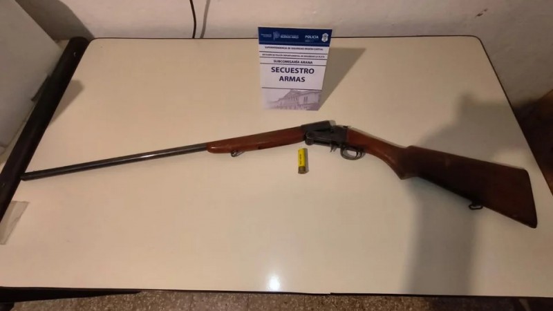 Navidad sangrienta en La Plata: asesinó a su vecino de un escopetazo porque sus hijos tiraban pirotecnia