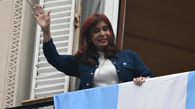 Nuevo parte médico de Cristina Kirchner: podrá ingerir alimentos semisólidos