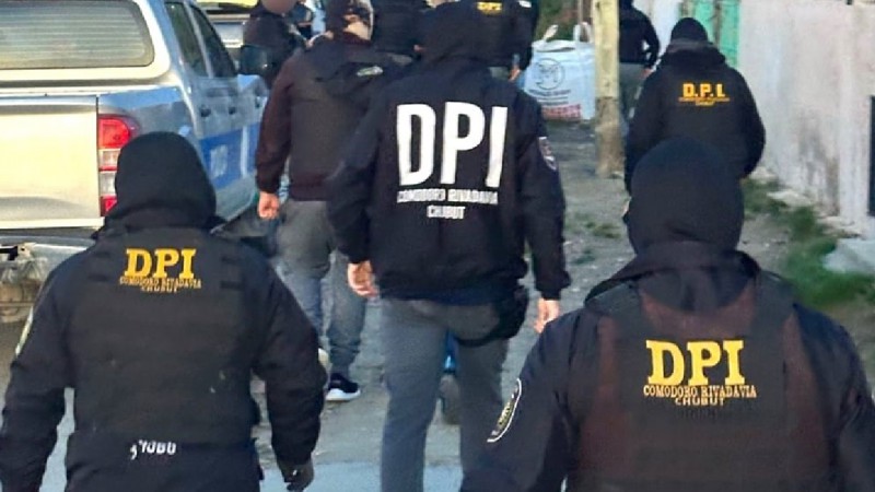 Megaprocedimiento en Comodoro: 14 allanamientos simultáneos sacuden la tarde del martes