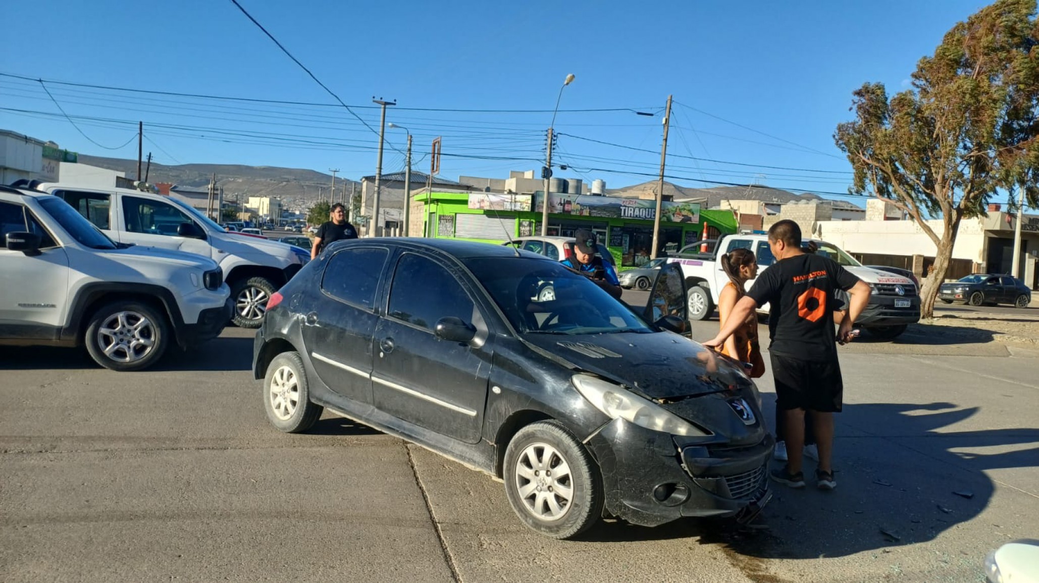 Choque entre un taxi y un auto en el barrio 30 de Octubre