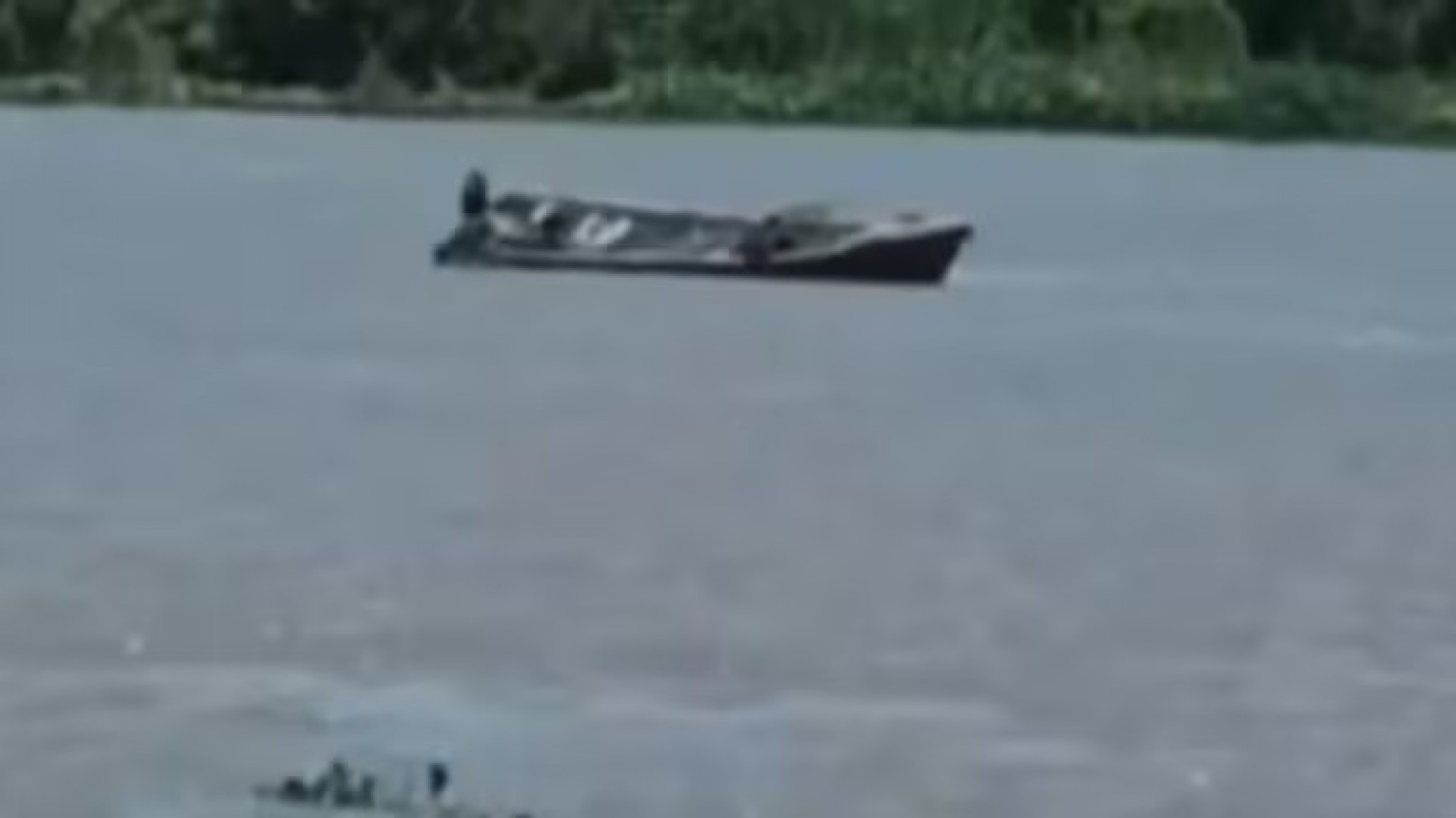 Dos hombres fueron hallados fusilados en una lancha a la deriva en Santa Fe