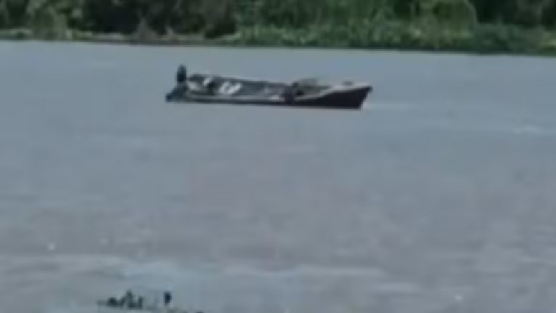 Dos hombres fueron hallados fusilados en una lancha a la deriva en Santa Fe