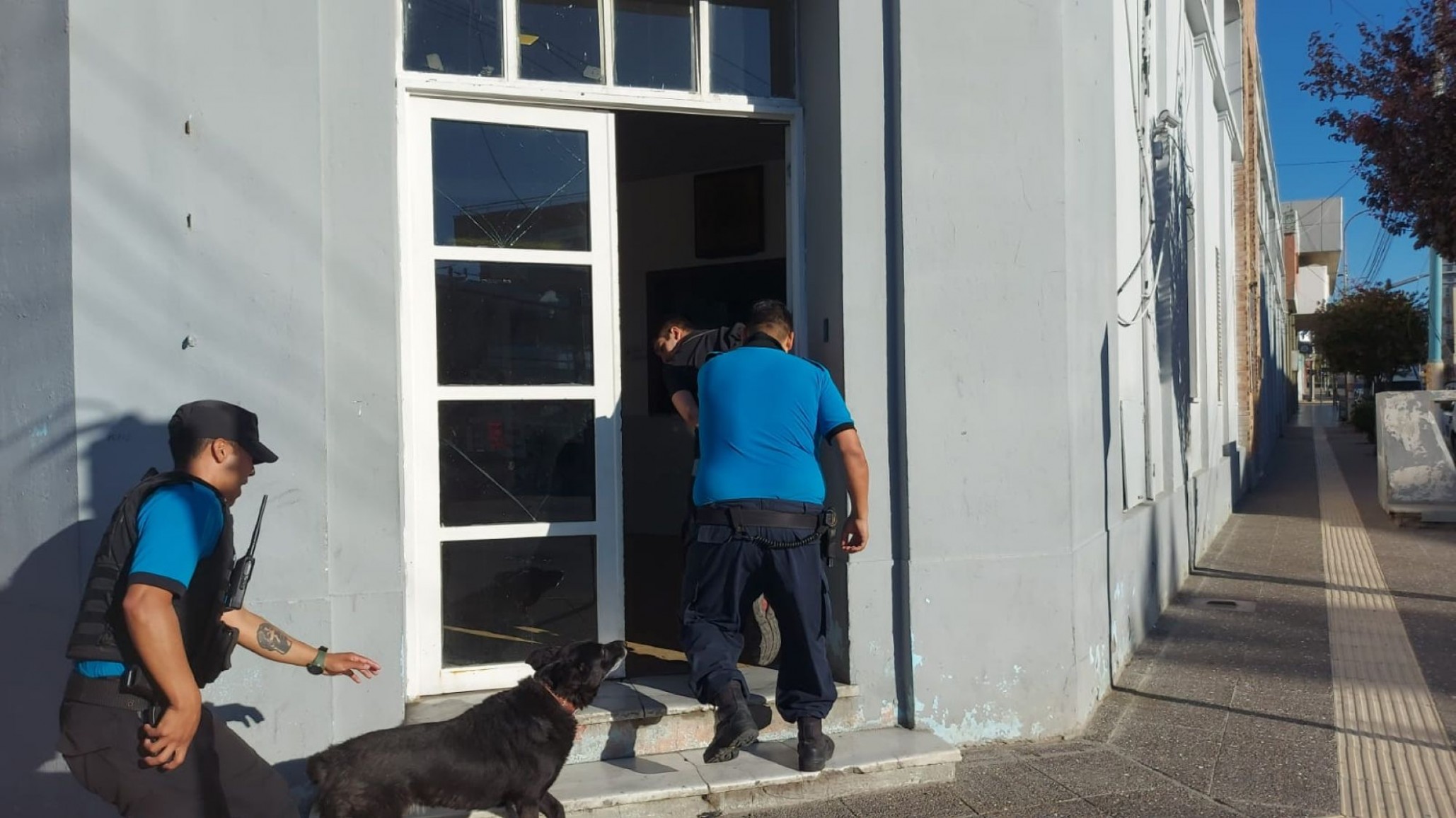 Comodoro: demoraron a un hombre por discutir con una mujer e invitar a pelear a policías