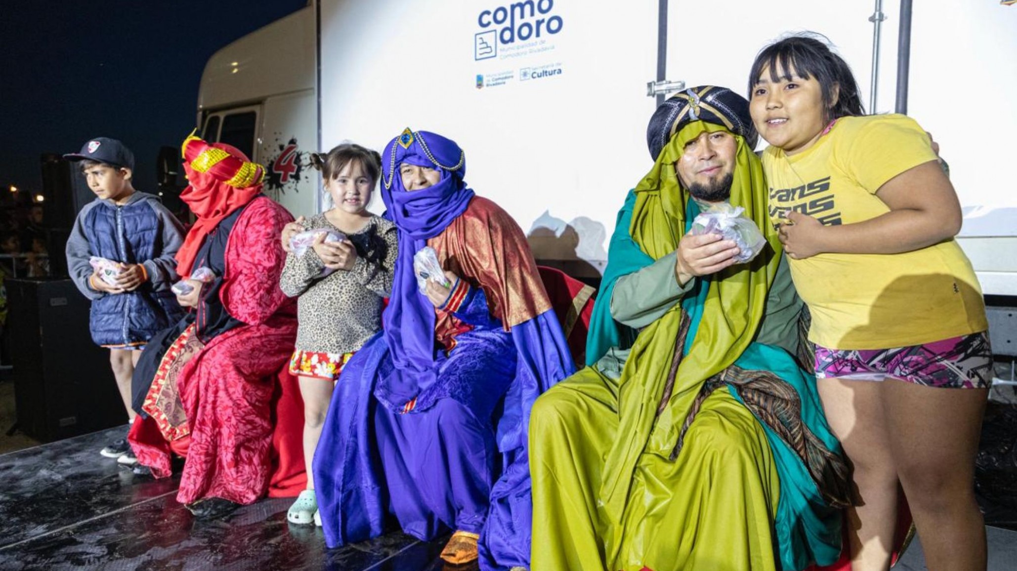 Comodoro celebra la llegada de los Reyes Magos en la Costanera
