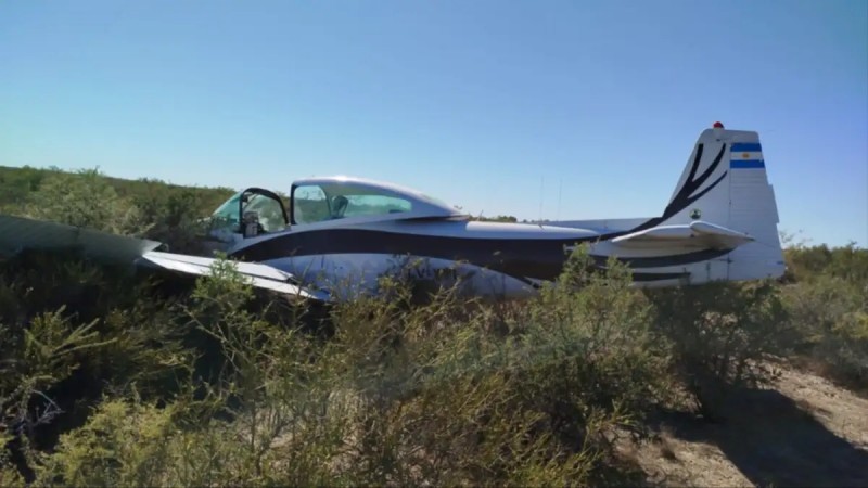Accidente aéreo en Las Grutas: se estrelló la avioneta que piloteaba y caminó hasta una YPF para pedir ayuda