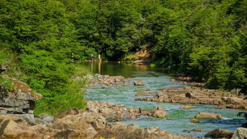 Conmoción en Neuquén: murió un hombre de 47 años tras caer al Río Hermoso mientras practicaba kayak con su hijo