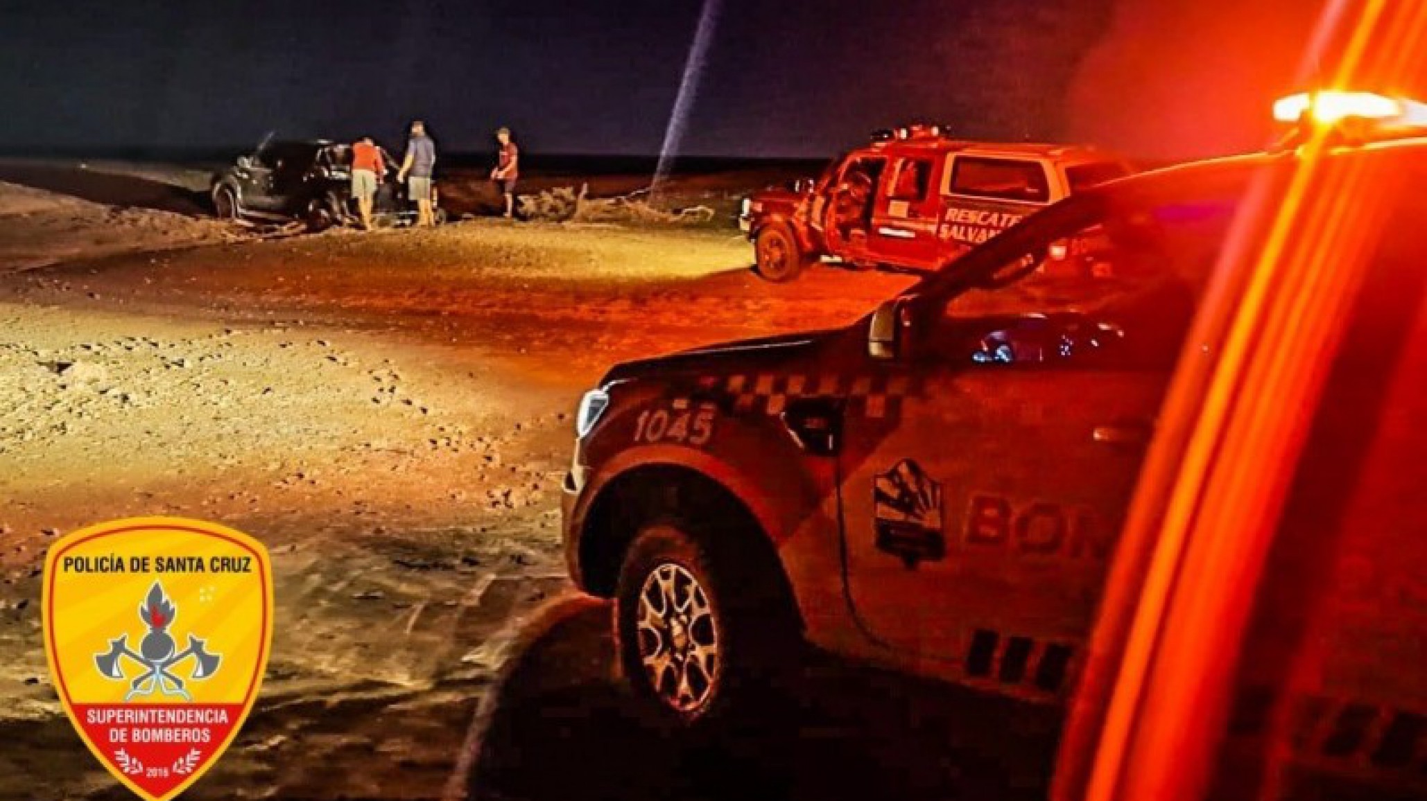 Tras más de 13 horas de trabajo, bomberos rescataron a una familia atrapada en una zona rural