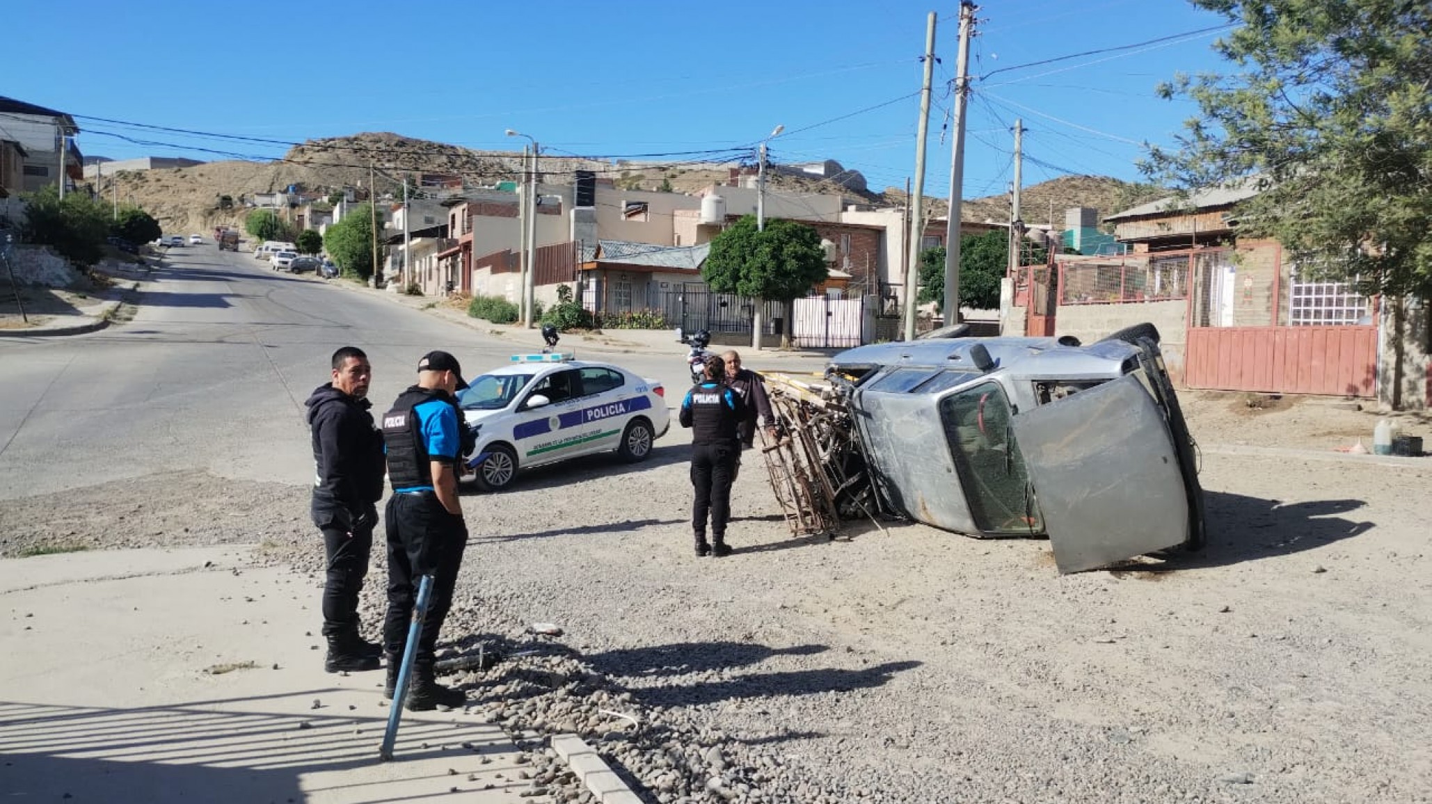 Accidente: se quedó sin frenos, perdió el control y volcó
