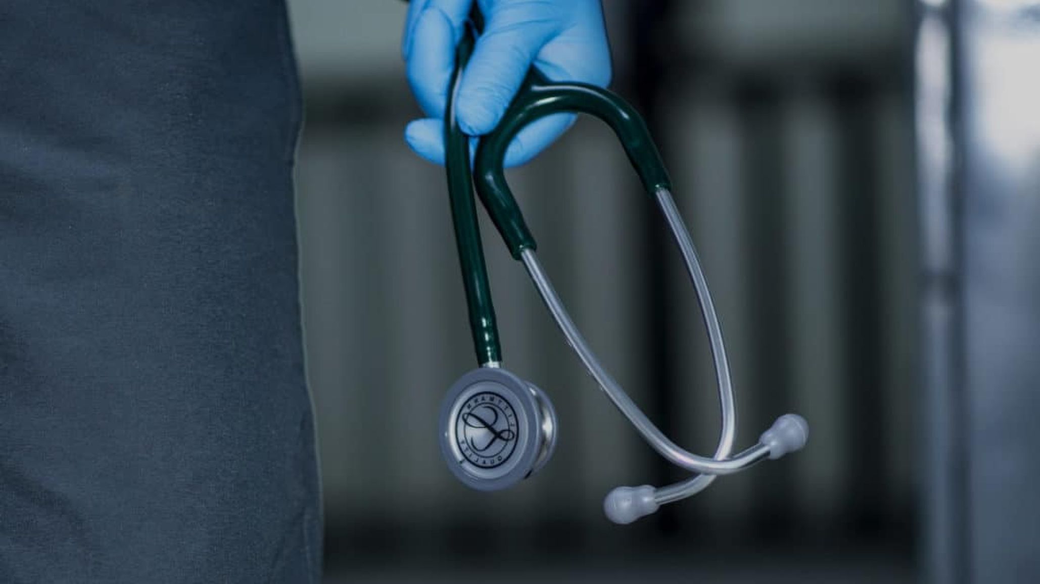 Médicos levantaron el paro pero advierten que el aumento "es insuficiente" y alertan por falta de profesionales