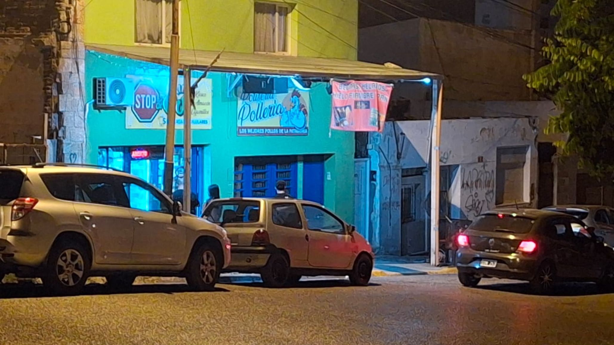 Una pelea por un estacionamiento entre un hombre y el padre de su inquilina terminó con un disparo al aire frente a un kiosco