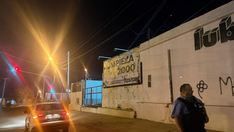 Intentaron ingresar a una empresa, rompieron una ventana y uno terminó herido: dos detenidos