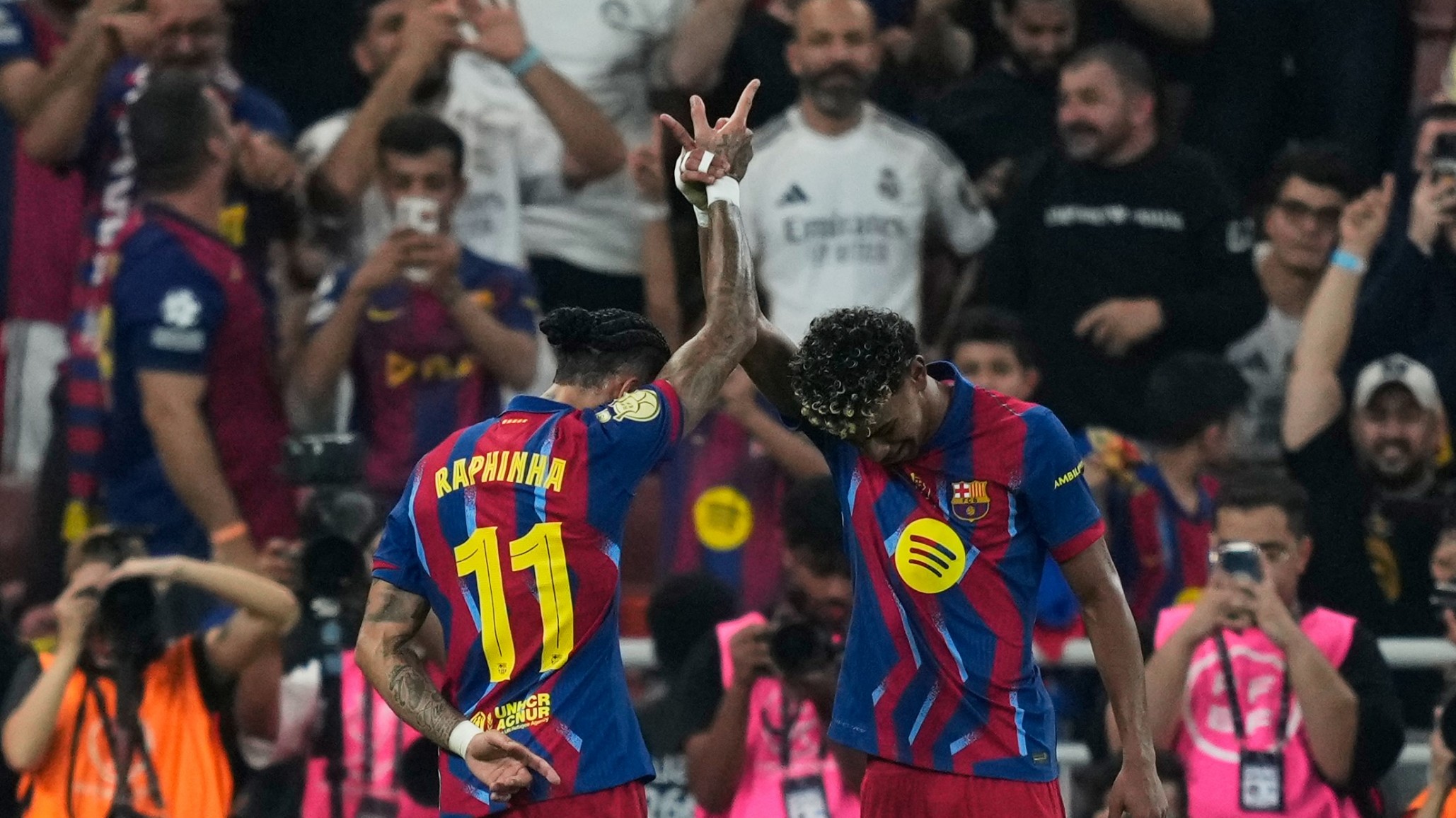 Barcelona le ganó 3-2 al Real Madrid y se coronó campeón de la Supercopa de España
