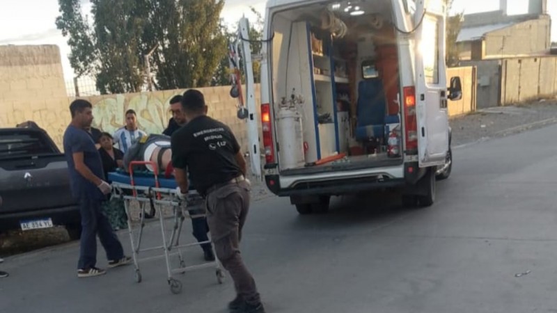 Atropellaron a una adolescente de 13 años en el barrio San Cayetano y fue trasladada al Hospital Regional