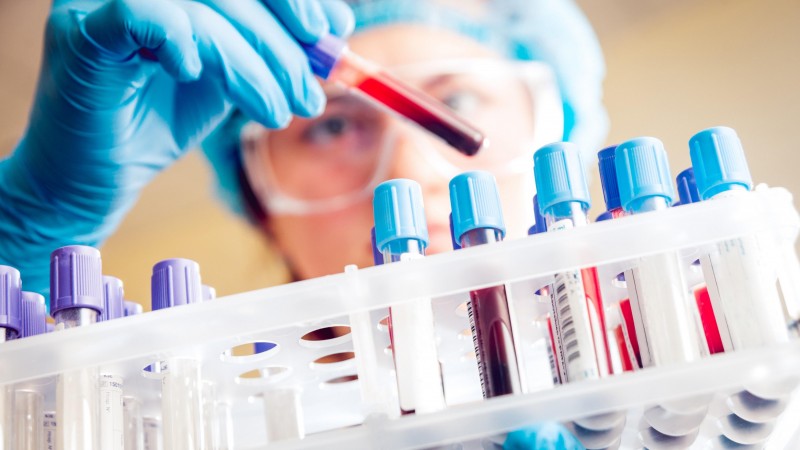 ANMAT inhabilitó nueve laboratorios por incumplimientos y alertó por riesgos para la salud pública