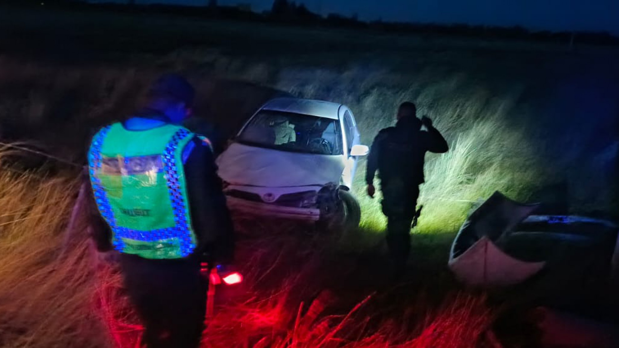 Sarmiento: un auto despistó y volcó sobre la Ruta Provincial 270