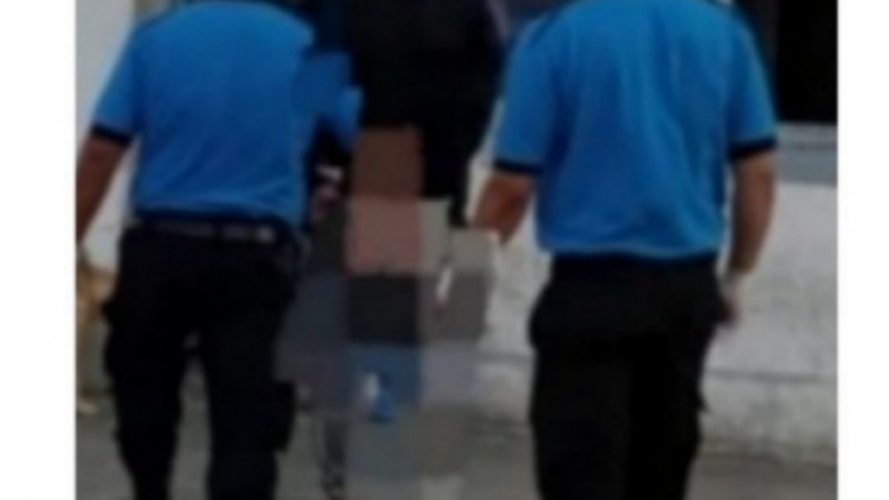 Intentó robar un cajón con gaseosas en un almacén y fue demorado