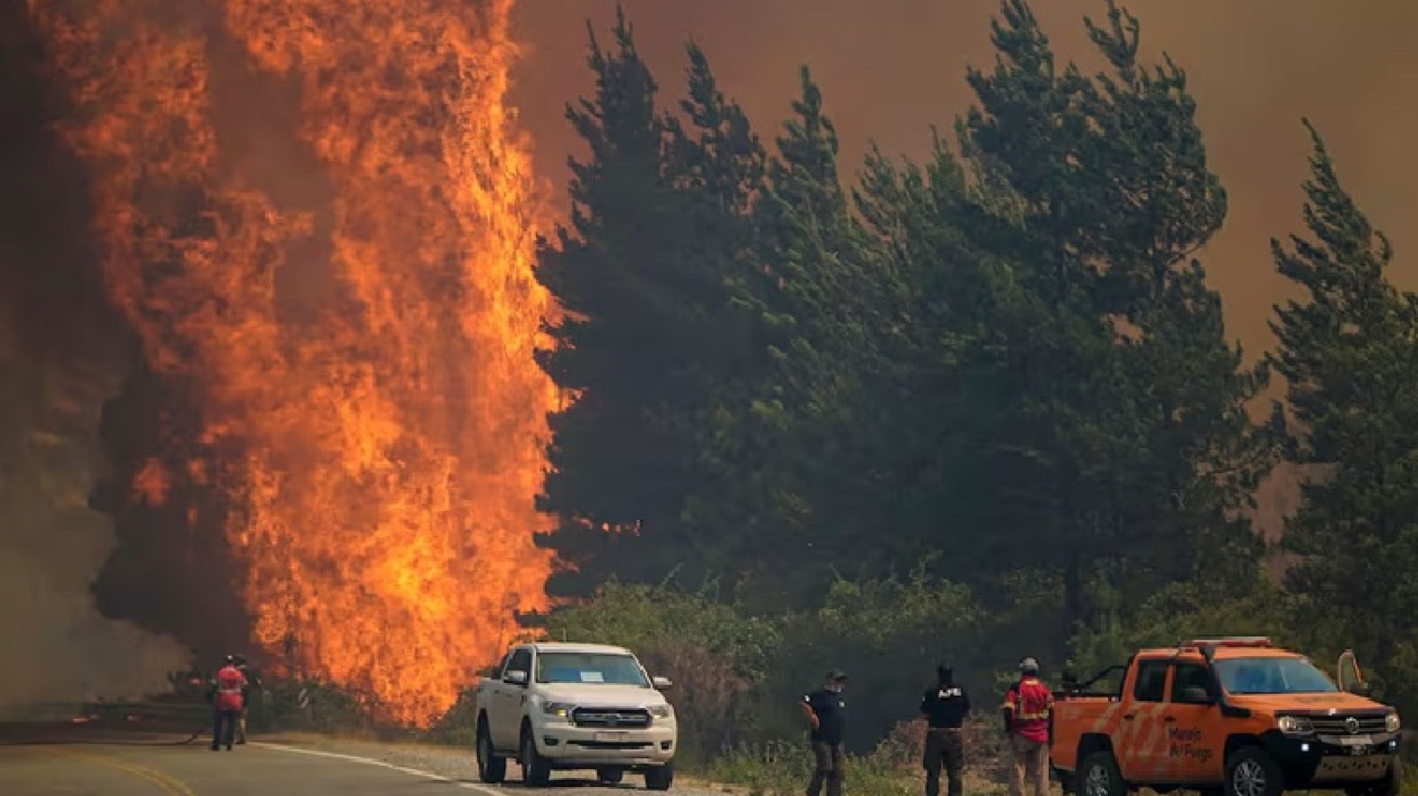 Epuyén declaró la "Catástrofe Ígnea y Social" ante el avance del fuego