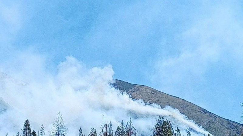 Incendio en Epuyén: continúan los focos activos en la ladera del cerro y la emergencia sigue vigente