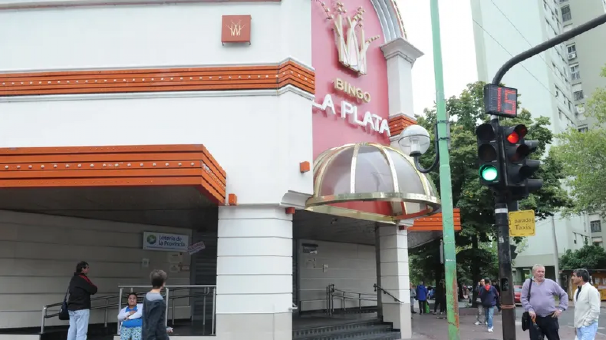 Tragedia en un bingo de La Plata: una mujer murió tras descompensarse