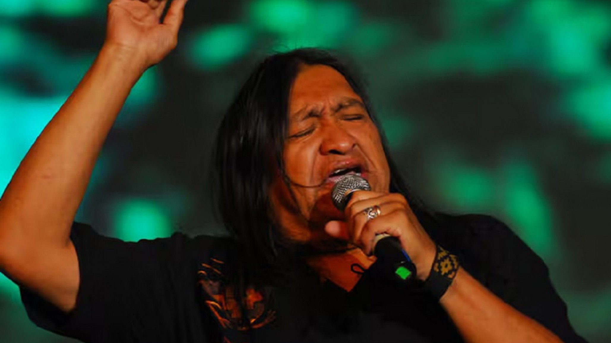 "Viniste del mar y hoy regresas": La emotiva ceremonia para entregar las cenizas de Rubén Patagonia a la naturaleza