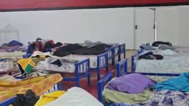 Cruz Roja refuerza la asistencia en el Club Ameghino ante la emergencia por el cerro Hermitte