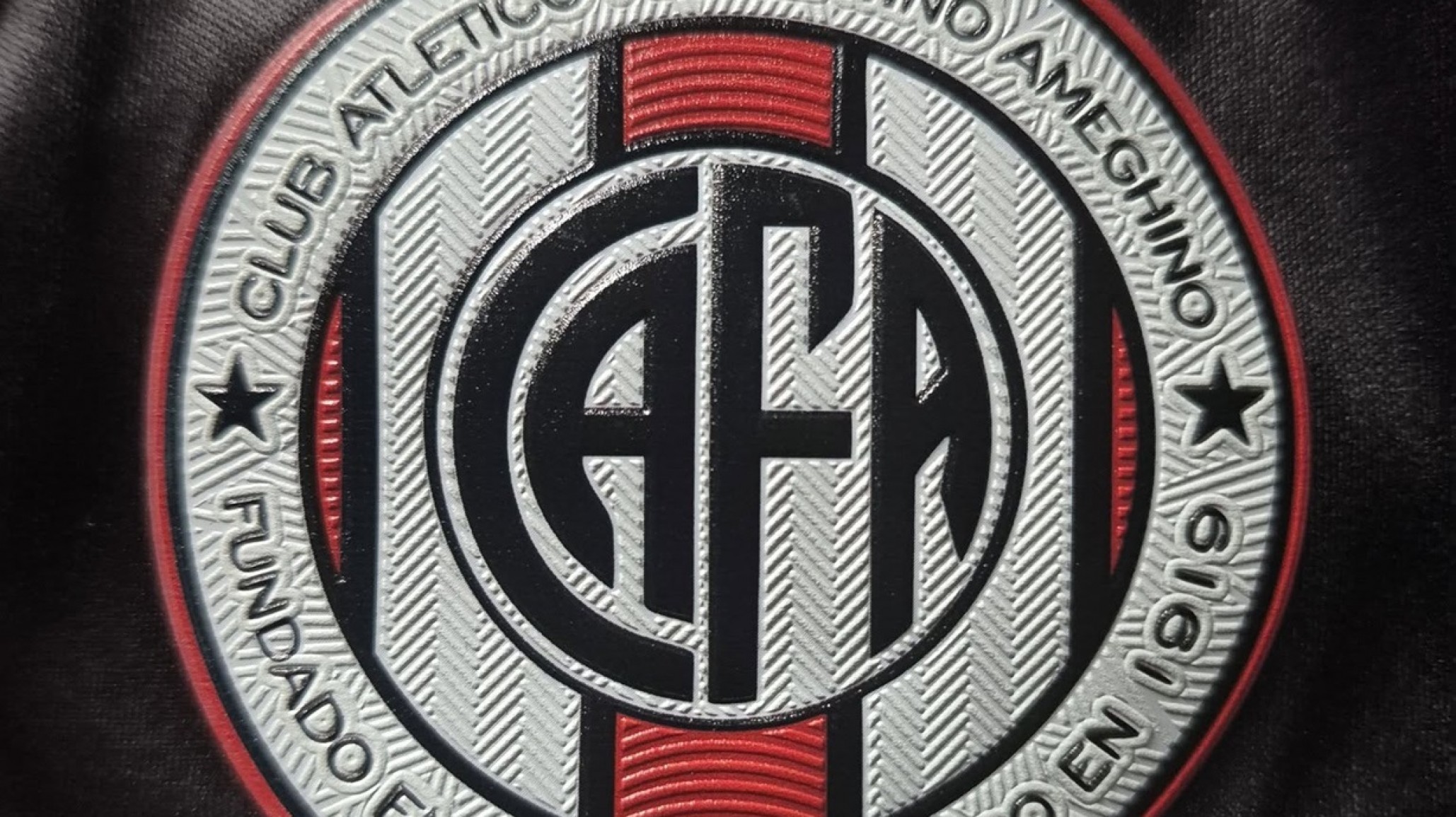 Donaciones: El Club Ameghino solicita prioridad para ropa interior y calzado