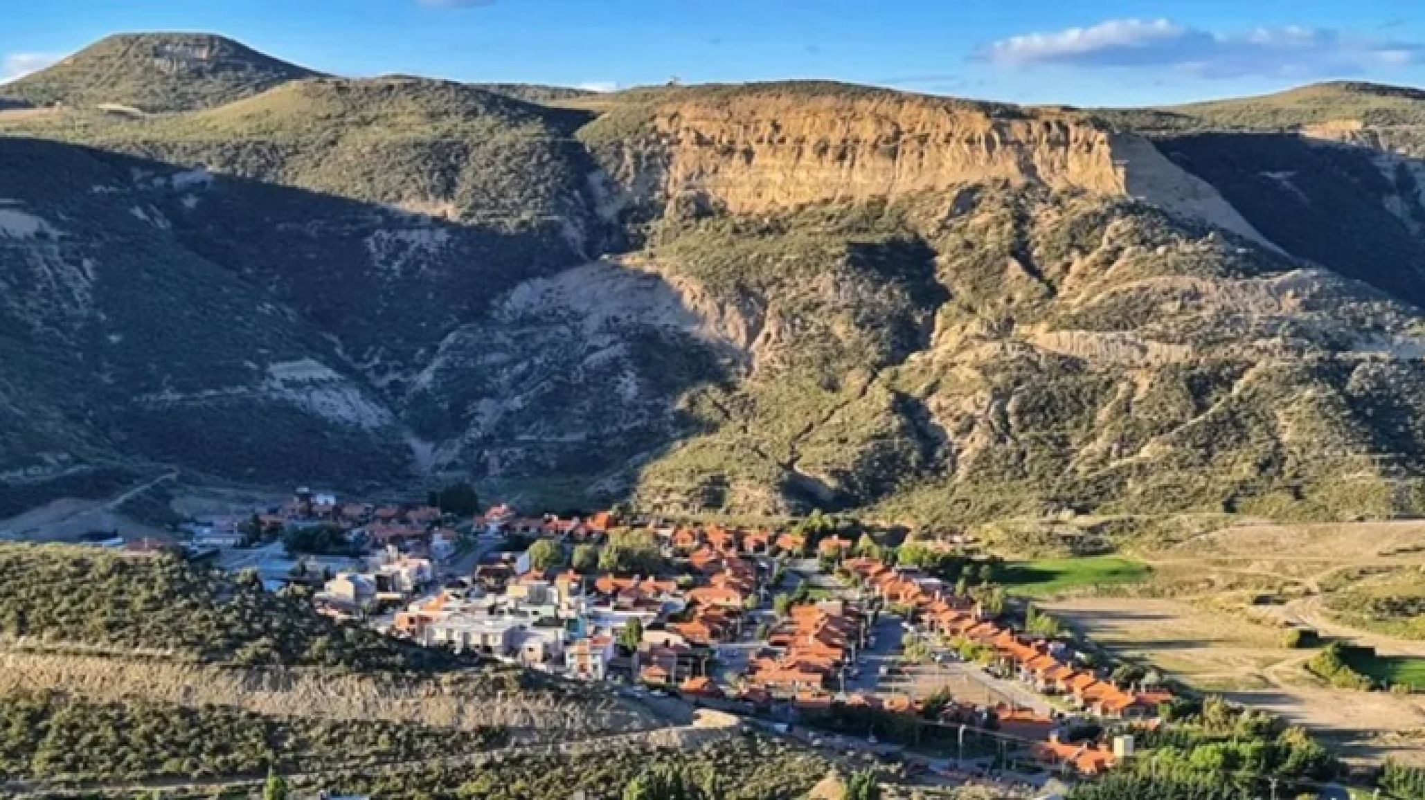 El Barrio M閐anos exige respuestas t閏nicas: 120 vecinos presentaron un petitorio ante el Municipio
