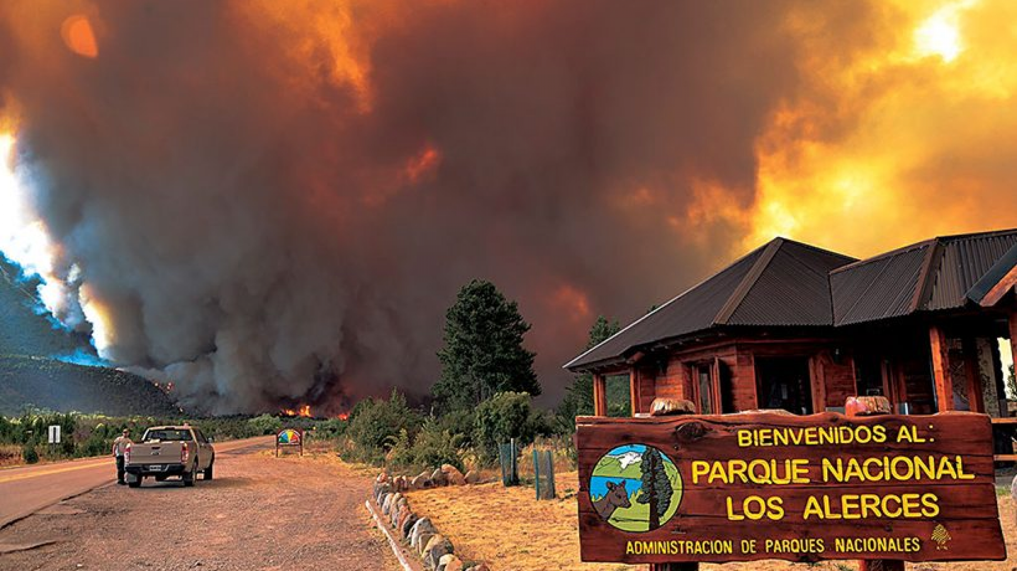 Avanza el incendio en Los Alerces y el fuego habría alcanzado viviendas