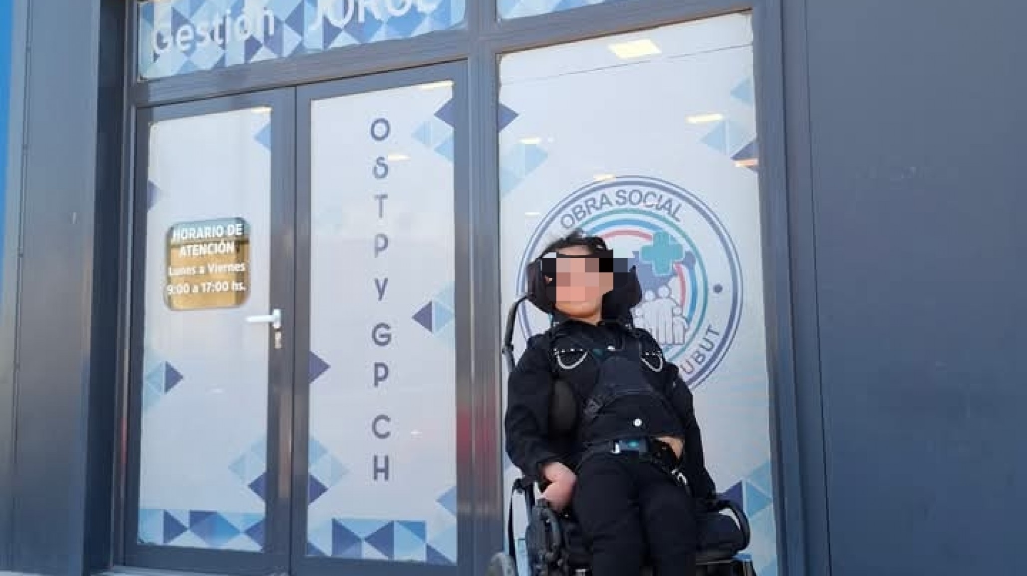 Madre denuncia que una obra social no entrega alimentos ni equipamiento a su hija con discapacidad pese a un acuerdo vigente