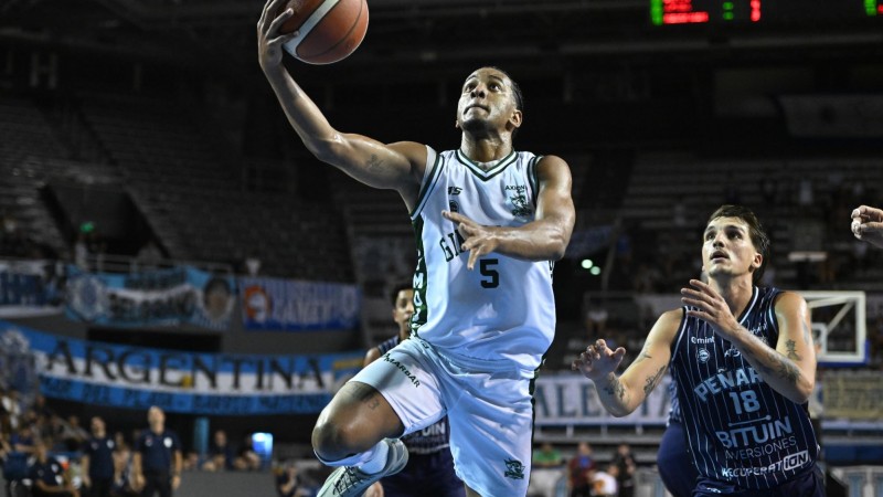 Gimnasia perdió 77-73 ante Peñarol en el Islas Malvinas