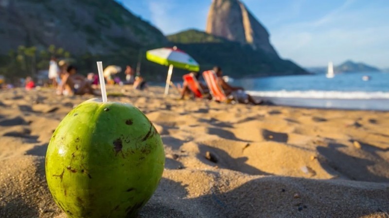 Brasil: ya son más de 10.000 los casos de gastroenteritis y advierten que el mar está contaminado