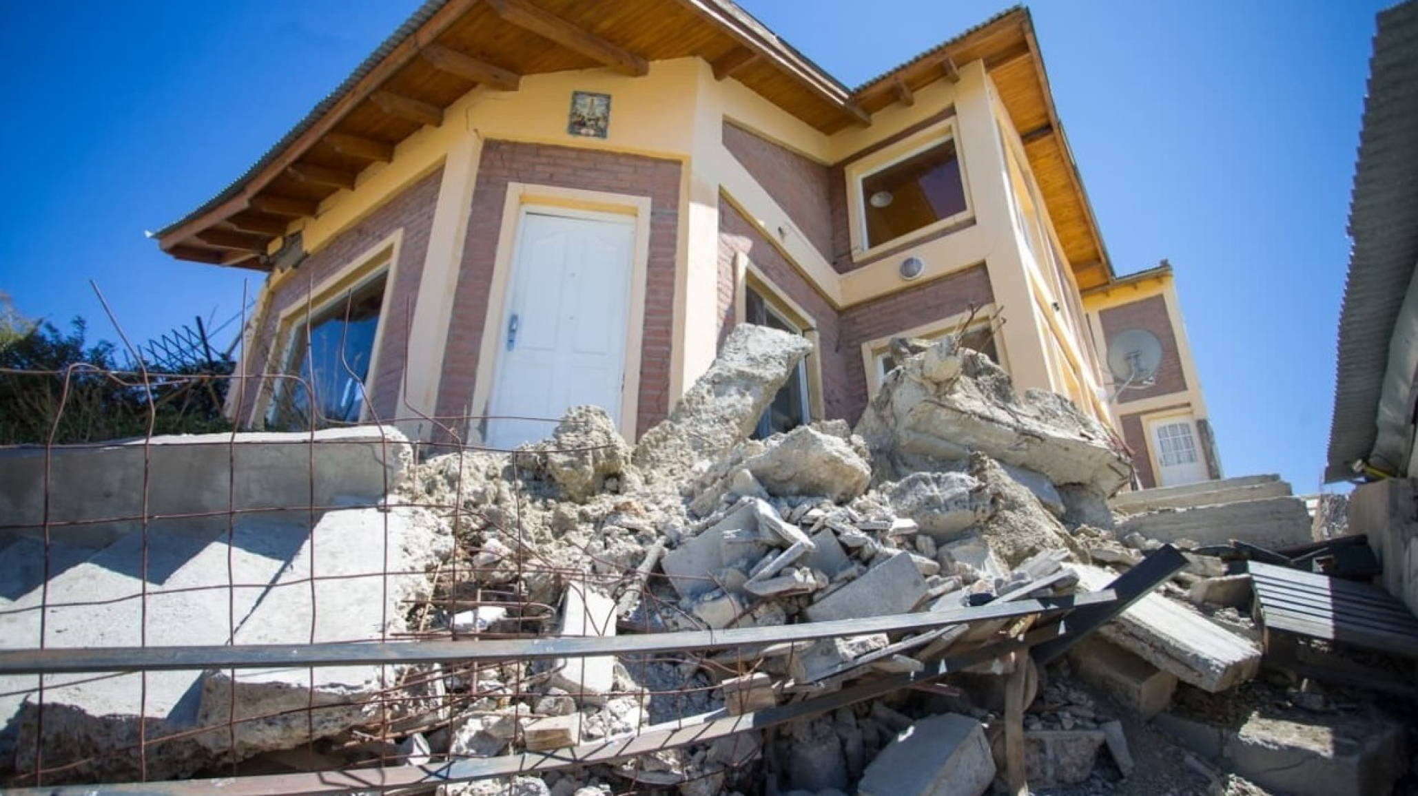 C醨itas acompa馻 a las comunidades afectadas y recibe donaciones en Comodoro Rivadavia