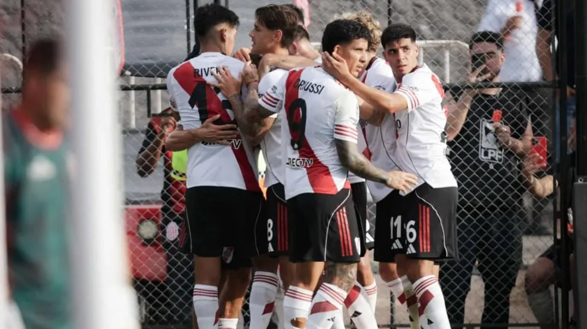 River debutó con triunfo ante Barracas y dejó buenas sensaciones