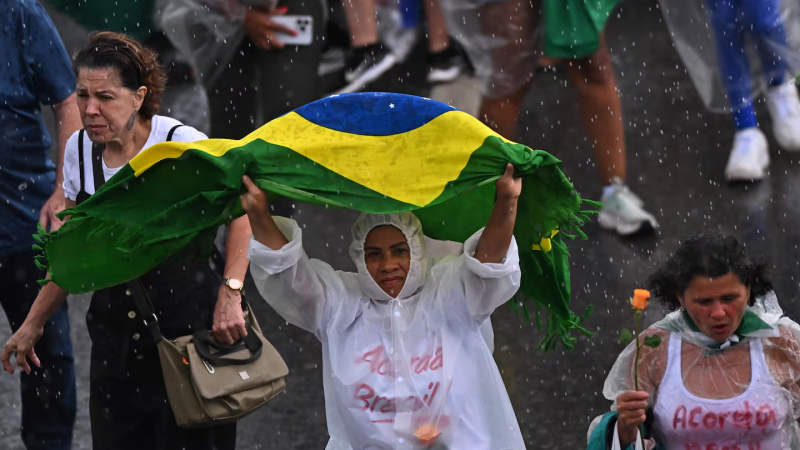 Un rayo cayó durante una marcha a favor de Bolsonaro y dejó al menos 30 heridos